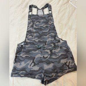 Cozy soft short overalls in gray Camo pattern Size small/medium.